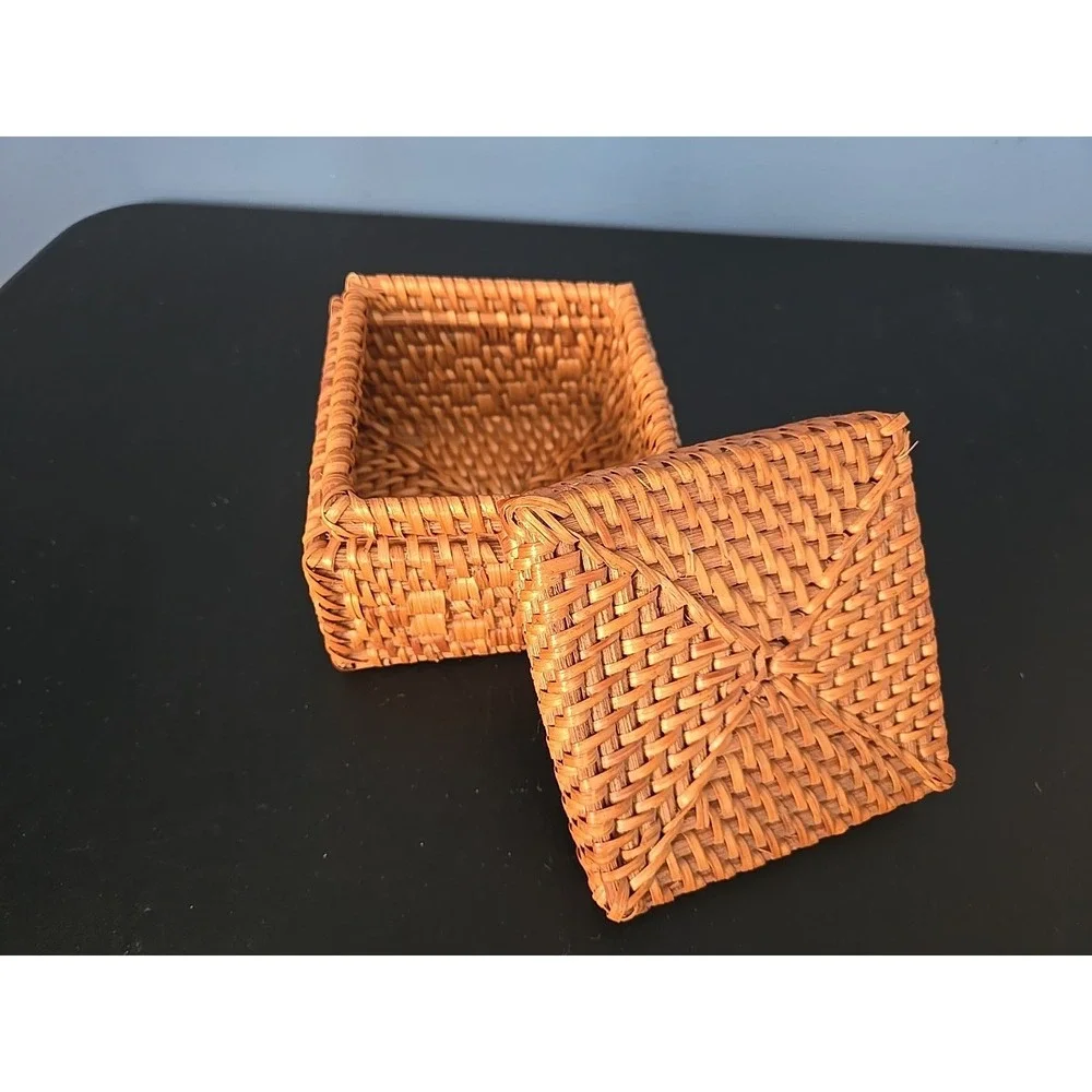 Handmade Straw Woven Storage Basket with Lid Makeup Gift Organizer Storage Box
